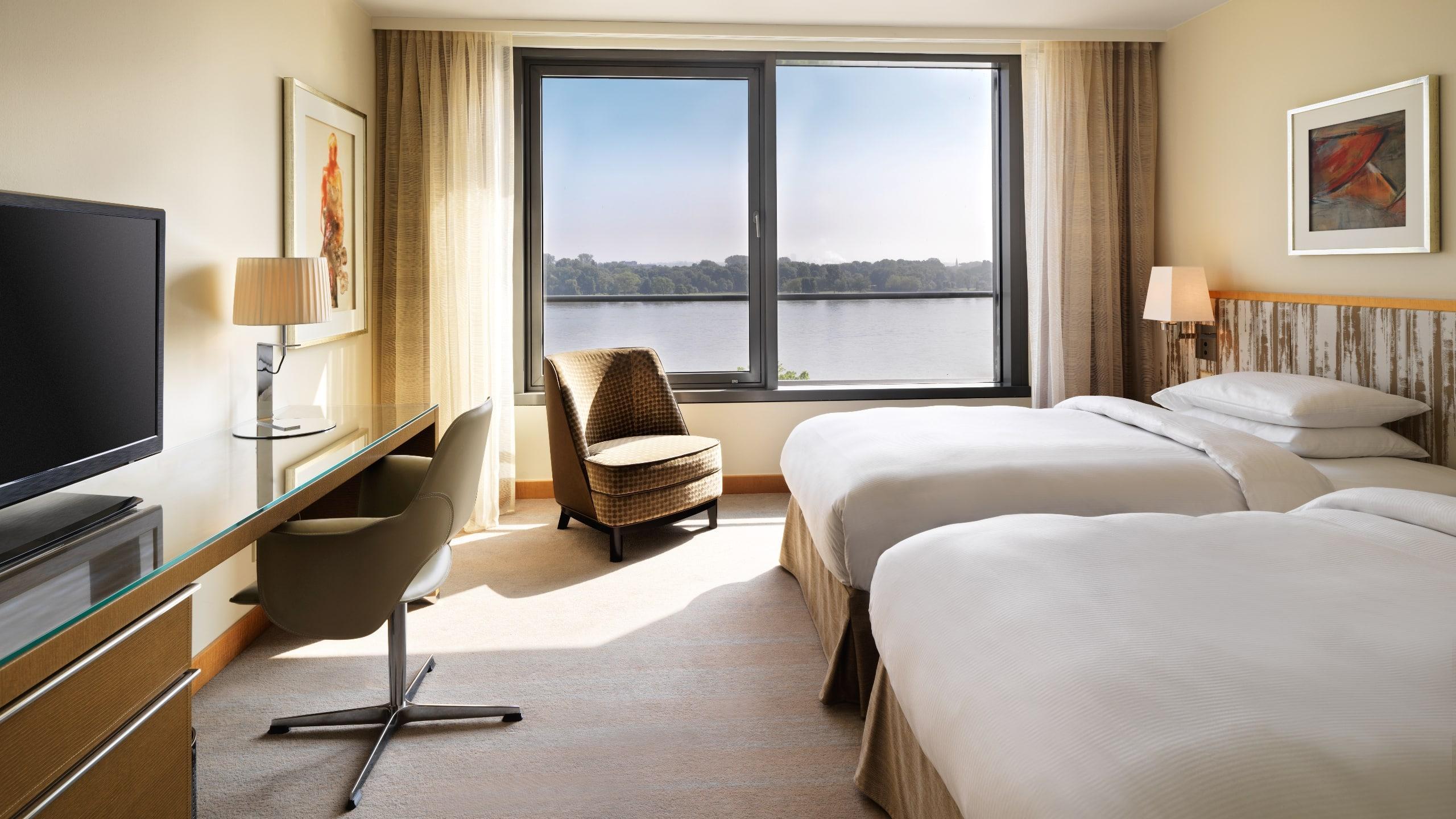 Hyatt Regency Mainz Hotel Exterior photo A room at the hotel