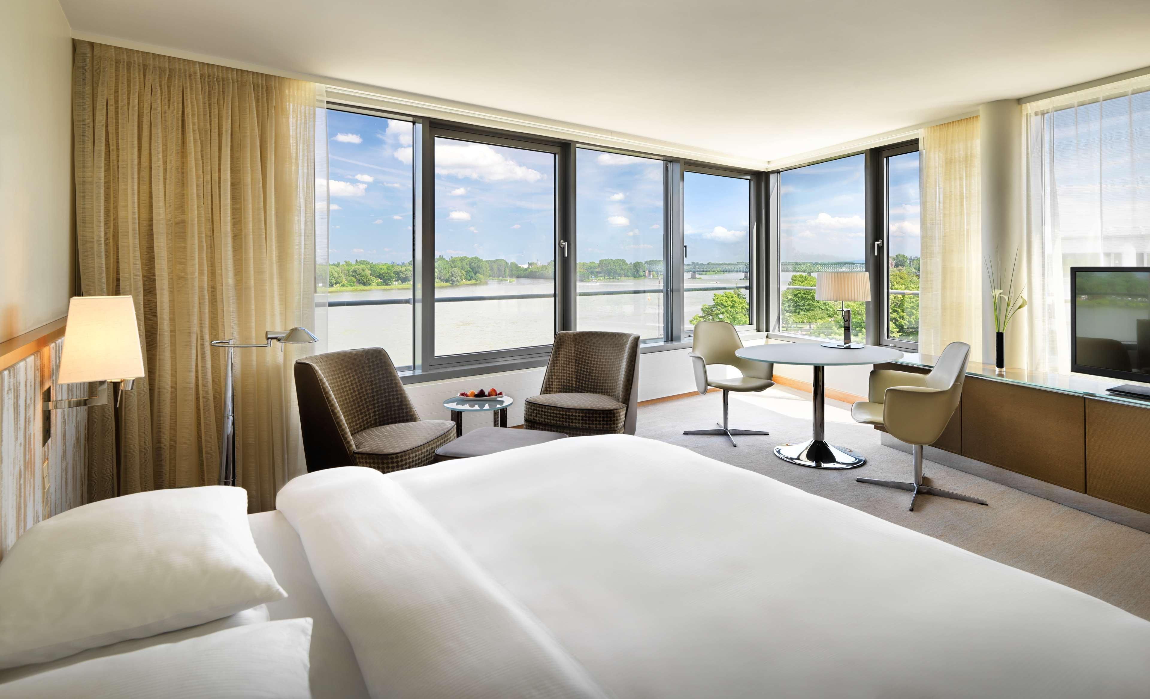 Hyatt Regency Mainz Hotel Exterior photo A room at the hotel
